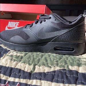New in box Nike Air Max Tavas